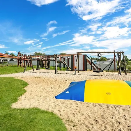 1 Bedroom Lovely In Holiday home *