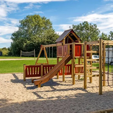 1 Bedroom Lovely In Holiday home *