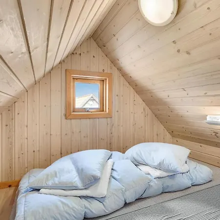 1 Bedroom Lovely In Holiday home *